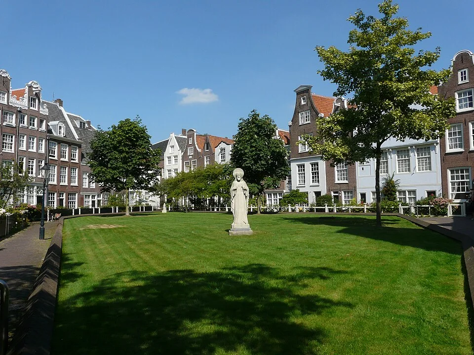 Begijnhof during the itinerary in Amsterdam